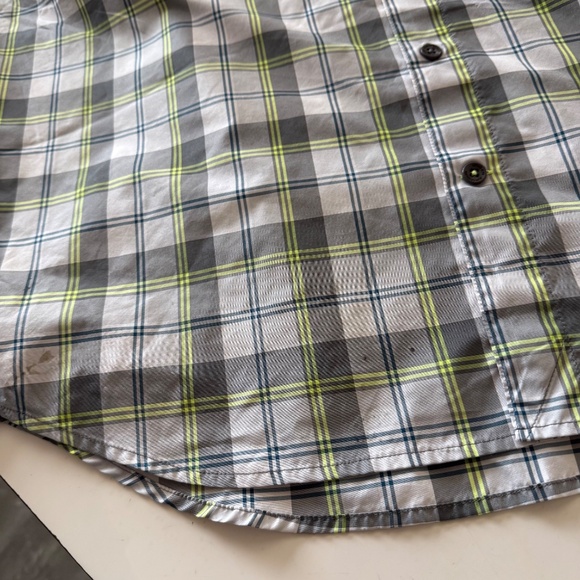 Under Armour Loose Fit HeatGear Gray & Yellow Plaid Casual Button Up Shirt LARGE - Picture 8 of 8